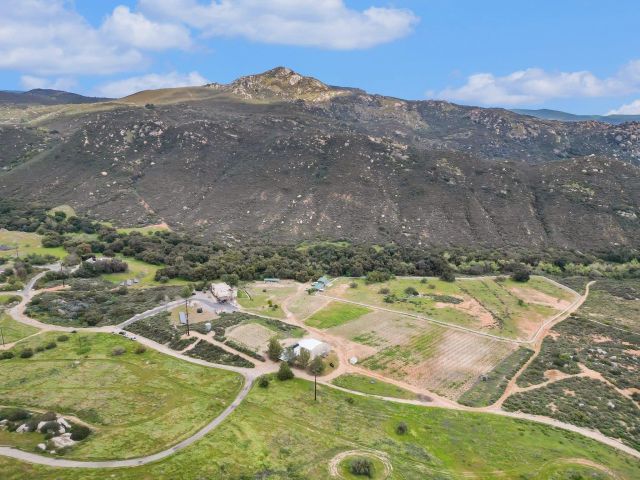 17287 Oak Hollow Road, Ramona, CA 92065