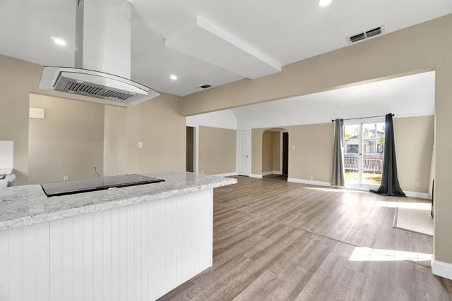 963 N Arthur Avenue, Fresno, CA 93728