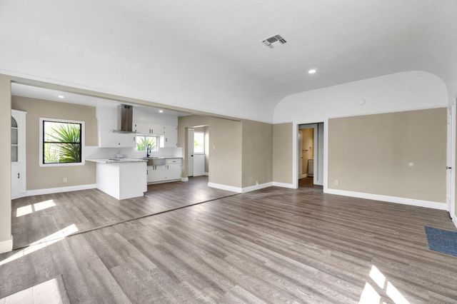 963 N Arthur Avenue, Fresno, CA 93728