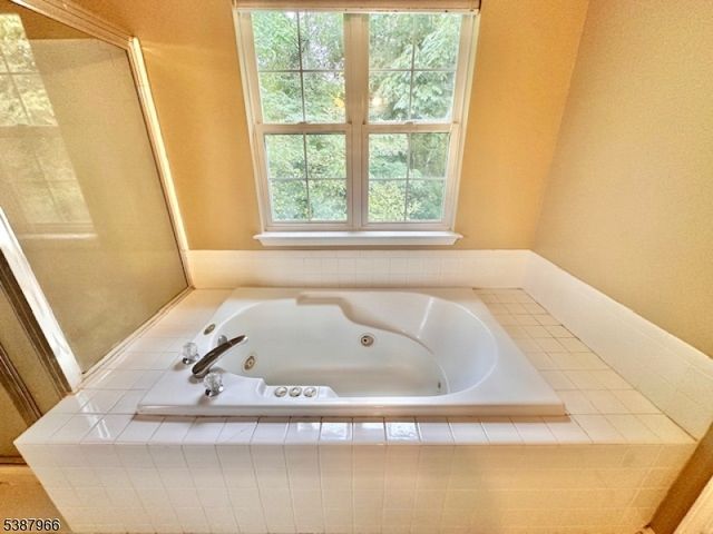 3 Mountain Laurel Rd, Marlboro Twp., NJ 07751