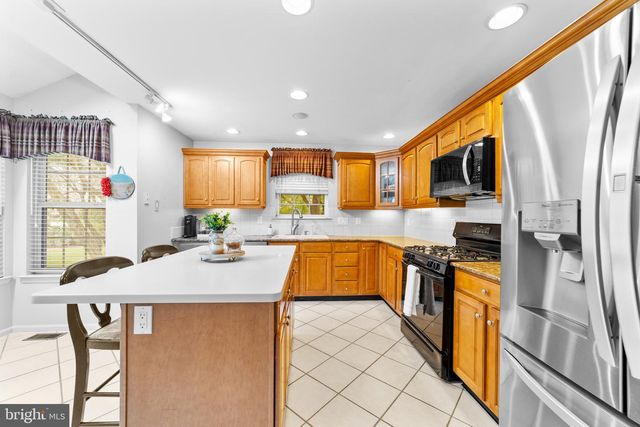 40 PALMER DR, Moorestown, NJ 08057