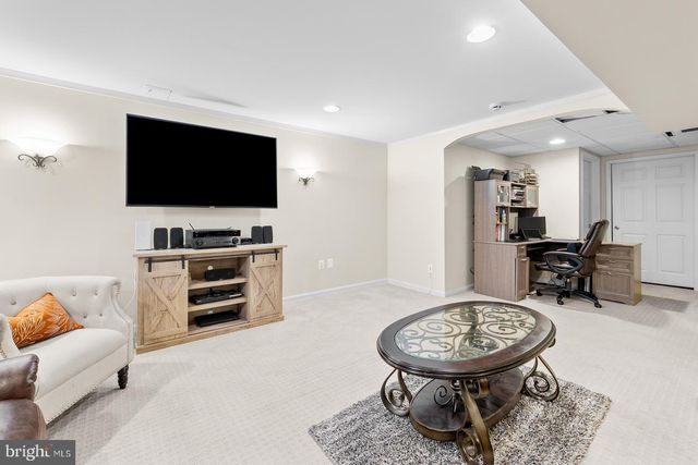 40 PALMER DR, Moorestown, NJ 08057