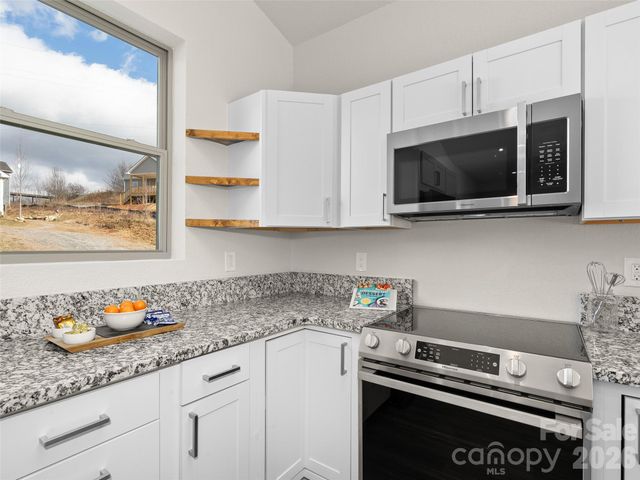 186 Travelers Point, Waynesville, NC 28785