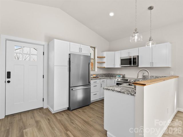 186 Travelers Point, Waynesville, NC 28785