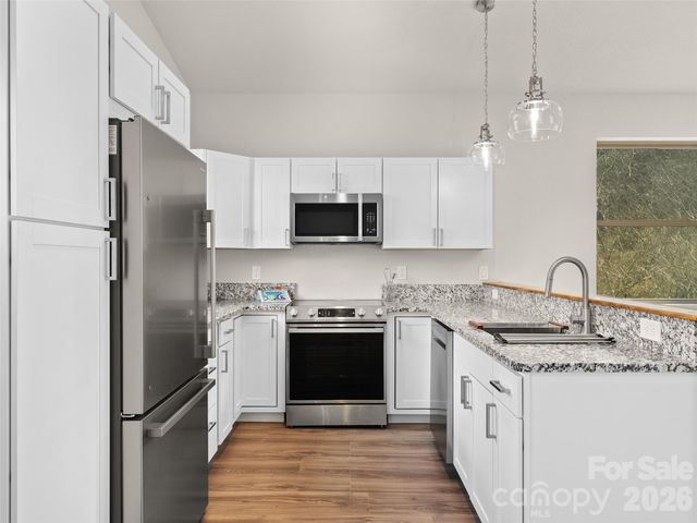 186 Travelers Point, Waynesville, NC 28785