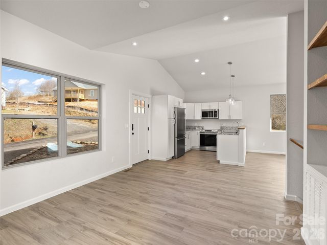 186 Travelers Point, Waynesville, NC 28785