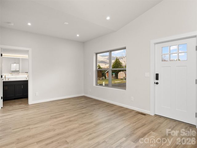 186 Travelers Point, Waynesville, NC 28785