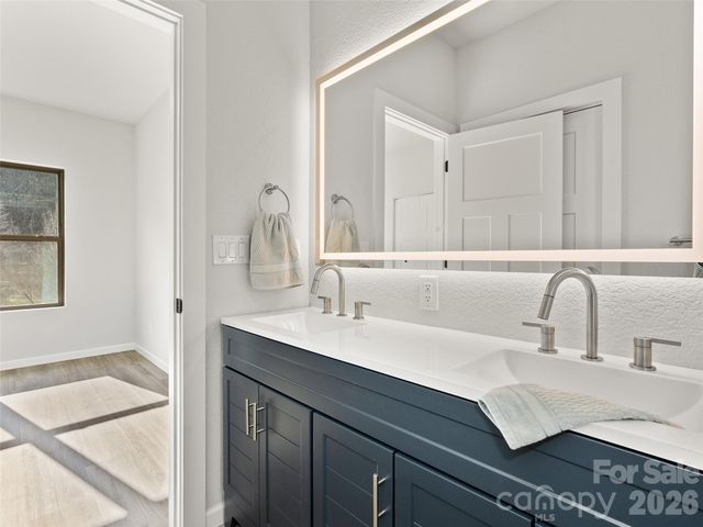 186 Travelers Point, Waynesville, NC 28785