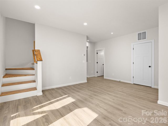 186 Travelers Point, Waynesville, NC 28785