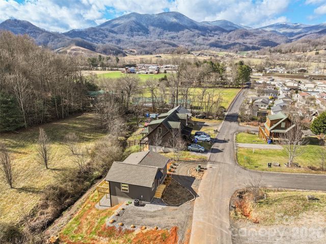 186 Travelers Point, Waynesville, NC 28785