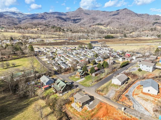 186 Travelers Point, Waynesville, NC 28785