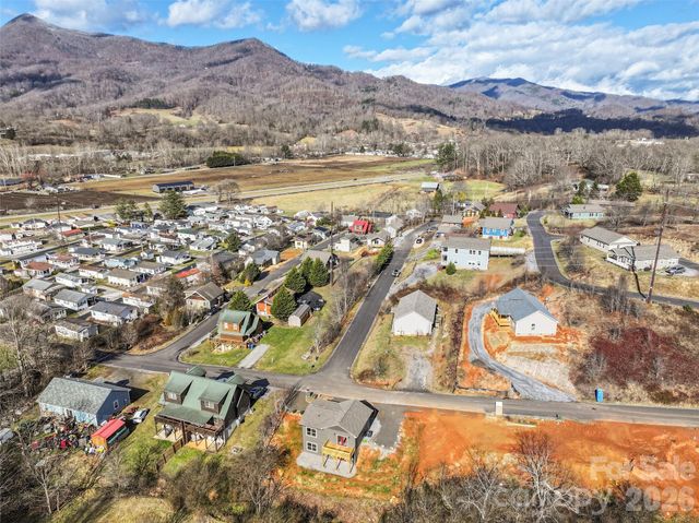 186 Travelers Point, Waynesville, NC 28785