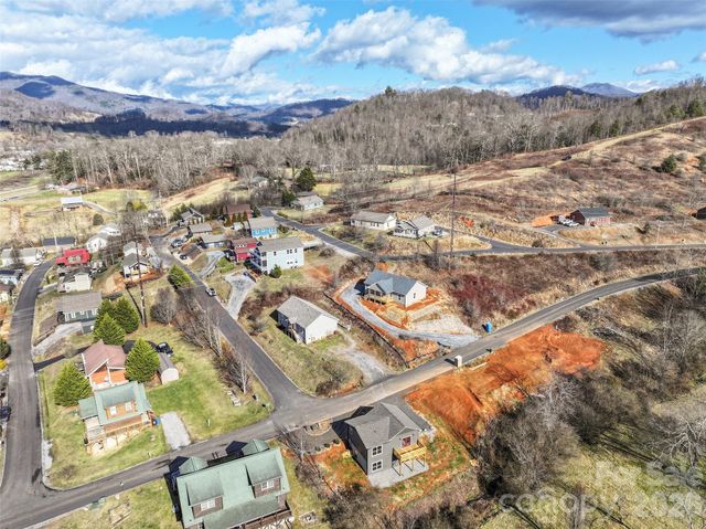 186 Travelers Point, Waynesville, NC 28785