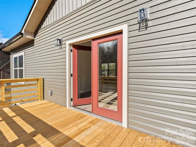 186 Travelers Point, Waynesville, NC 28785