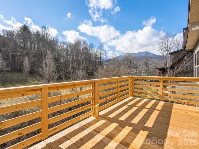 186 Travelers Point, Waynesville, NC 28785