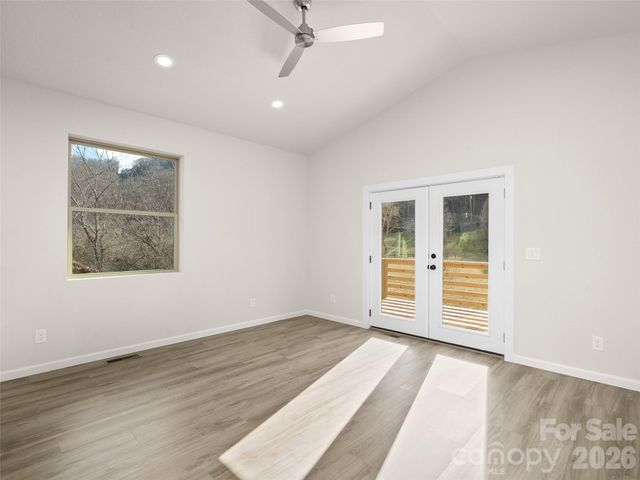 186 Travelers Point, Waynesville, NC 28785