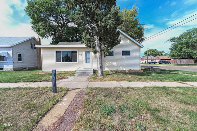 45 9th Avenue W, Dickinson, ND 58601 property photo