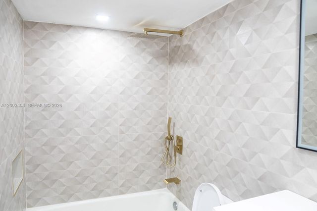 220 SW 9th Ave 306, Hallandale Beach, FL 33009