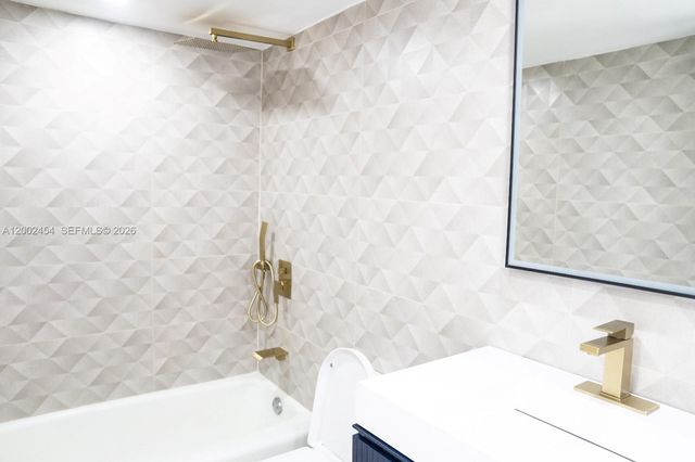 220 SW 9th Ave 306, Hallandale Beach, FL 33009