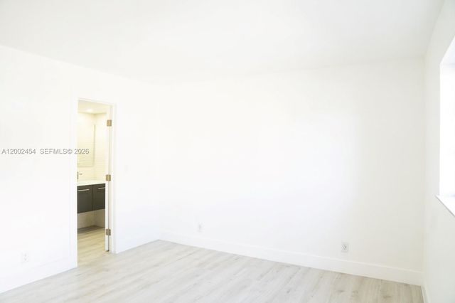 220 SW 9th Ave 306, Hallandale Beach, FL 33009