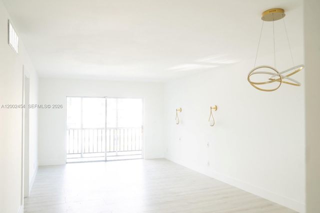 220 SW 9th Ave 306, Hallandale Beach, FL 33009