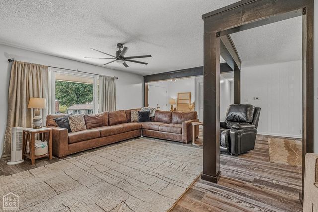 1509 Crestview Dr, Paragould, AR 72450