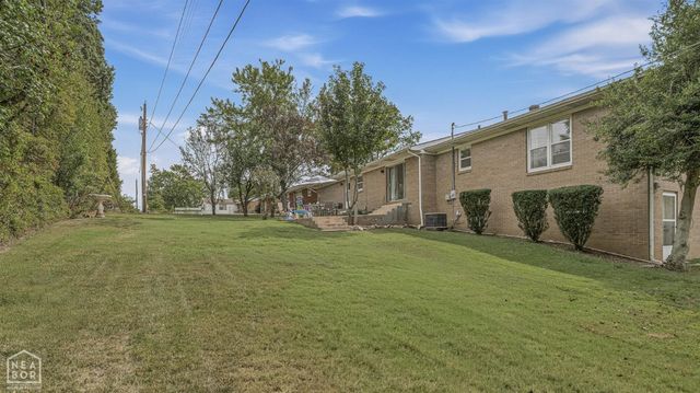 1509 Crestview Dr, Paragould, AR 72450