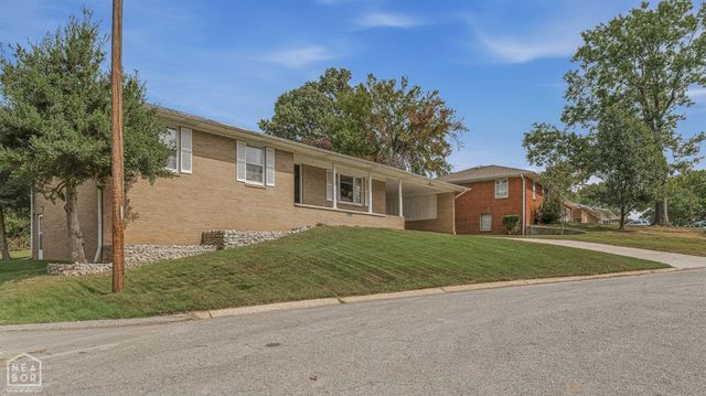 1509 Crestview Dr, Paragould, AR 72450