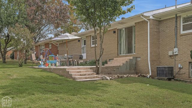 1509 Crestview Dr, Paragould, AR 72450