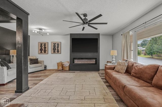 1509 Crestview Dr, Paragould, AR 72450