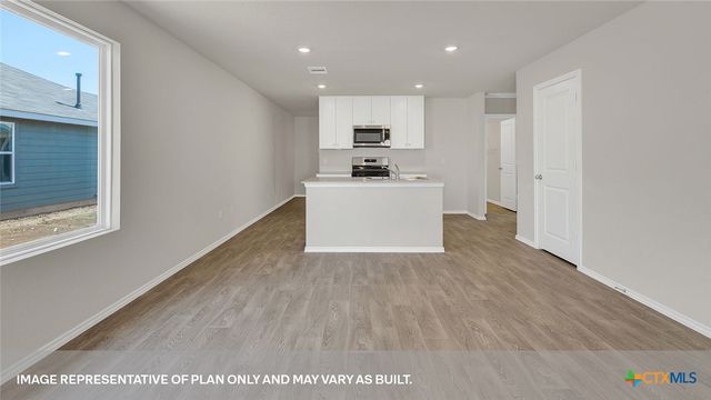 204 SURREY OAKS, Maxwell, TX 78656