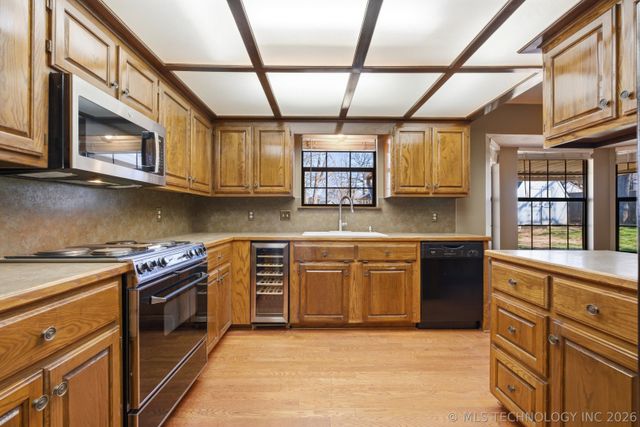 3211 S Bermuda Drive, Sand Springs, OK 74063