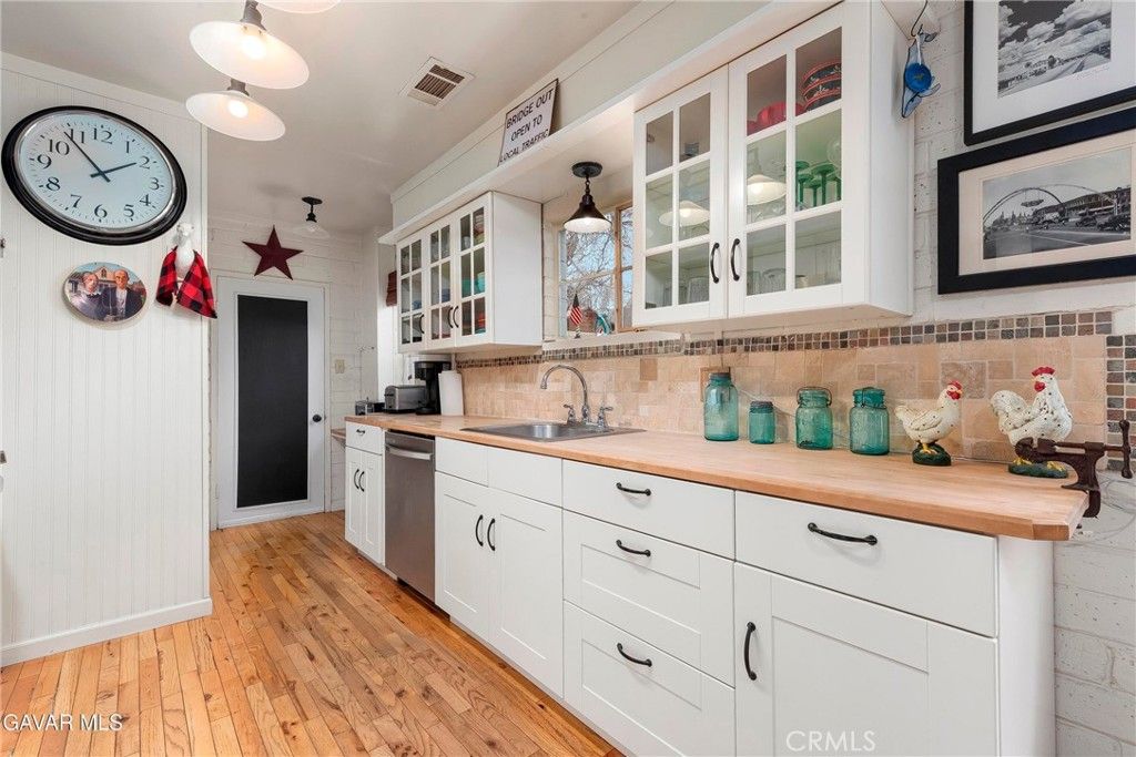 Image 16 of property listing at 40115 87th W, Leona Valley, CA 93551