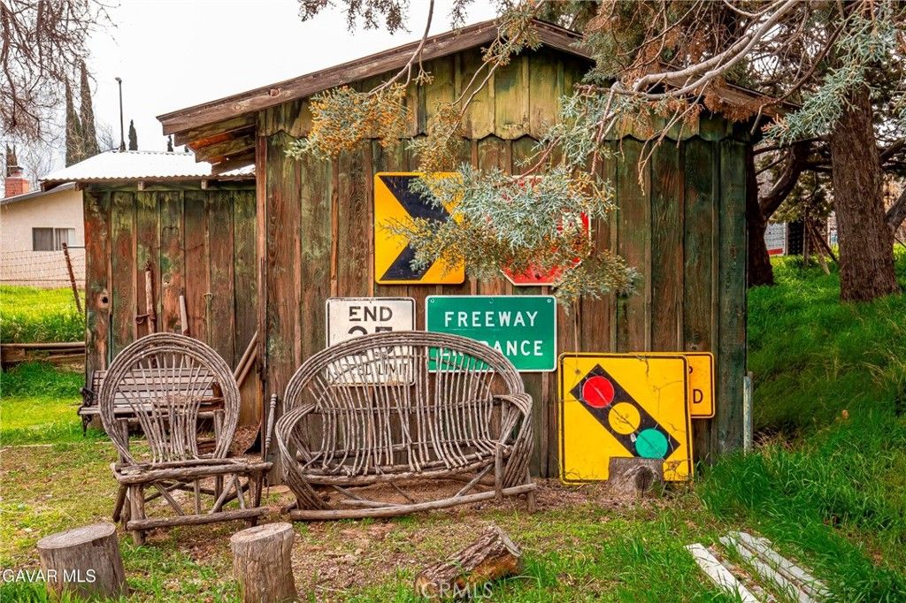 Image 33 of property listing at 40115 87th W, Leona Valley, CA 93551