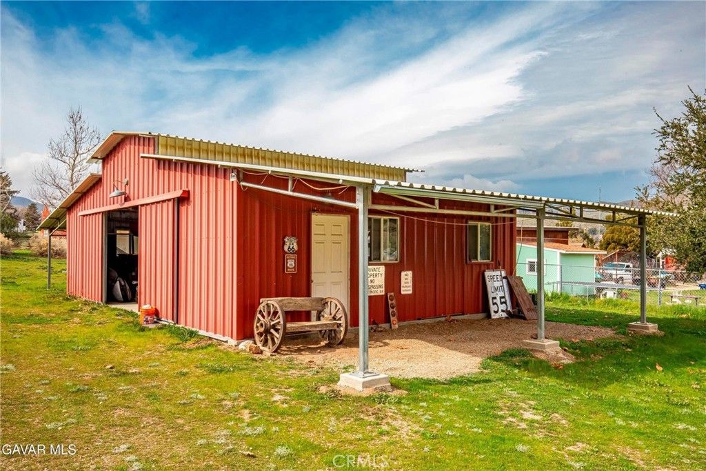 Image 36 of property listing at 40115 87th W, Leona Valley, CA 93551