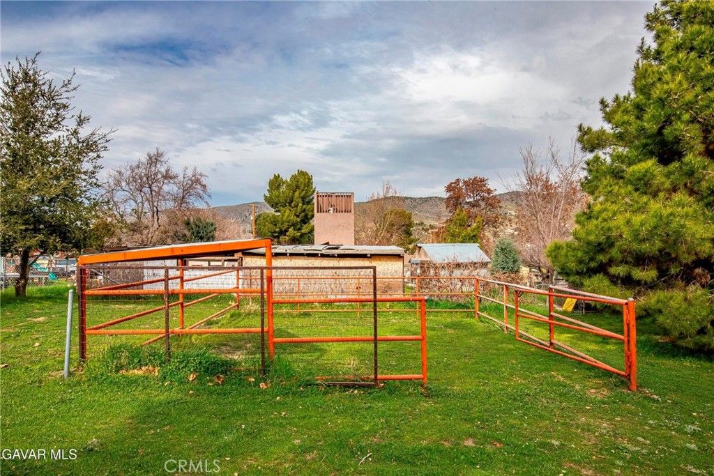 Image 42 of property listing at 40115 87th W, Leona Valley, CA 93551