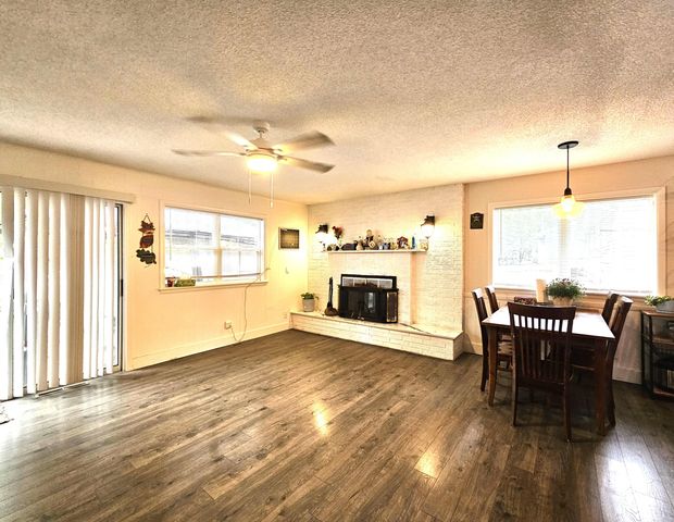 1967 S St Charles Avenue, Springfield, MO 65804