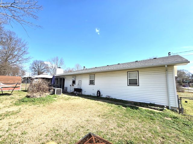 1967 S St Charles Avenue, Springfield, MO 65804