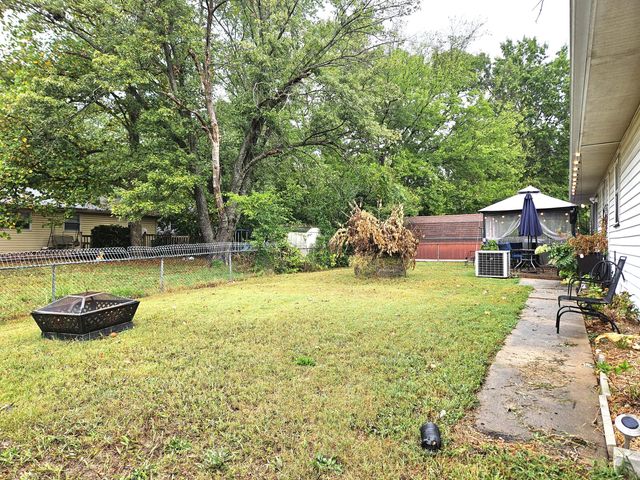 1967 S St Charles Avenue, Springfield, MO 65804