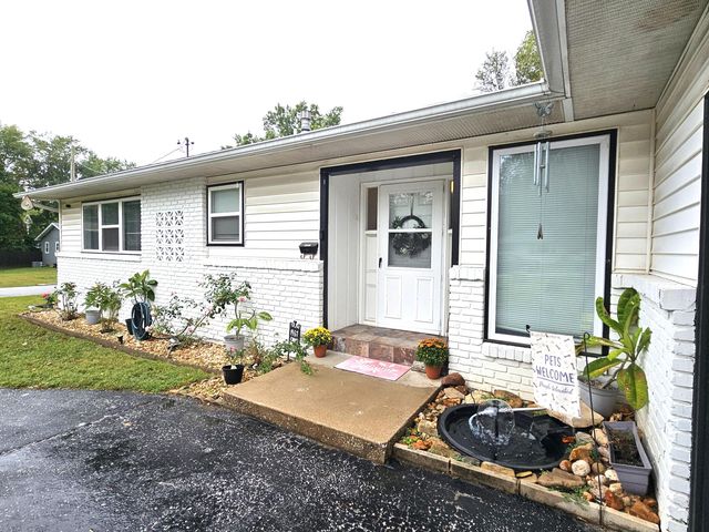 1967 S St Charles Avenue, Springfield, MO 65804