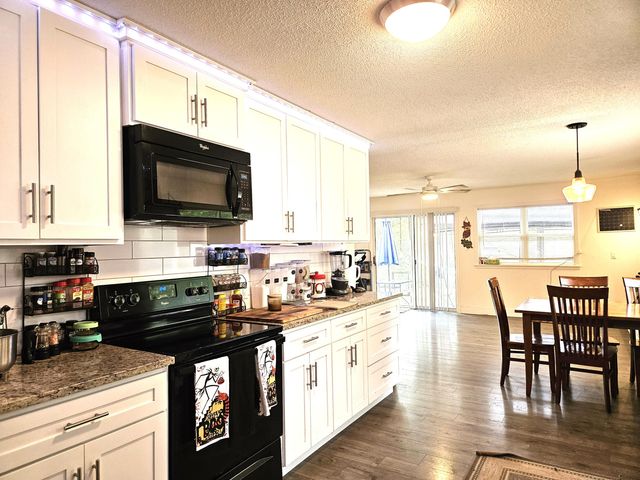 1967 S St Charles Avenue, Springfield, MO 65804