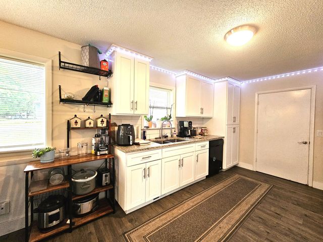 1967 S St Charles Avenue, Springfield, MO 65804