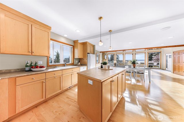 3425 Rose Lane, Camano Island, WA 98282