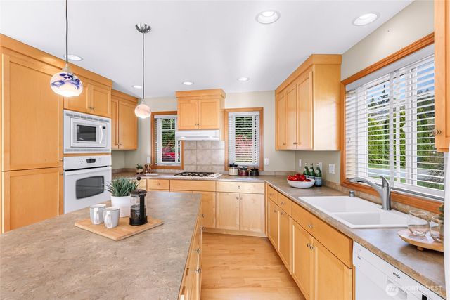 3425 Rose Lane, Camano Island, WA 98282