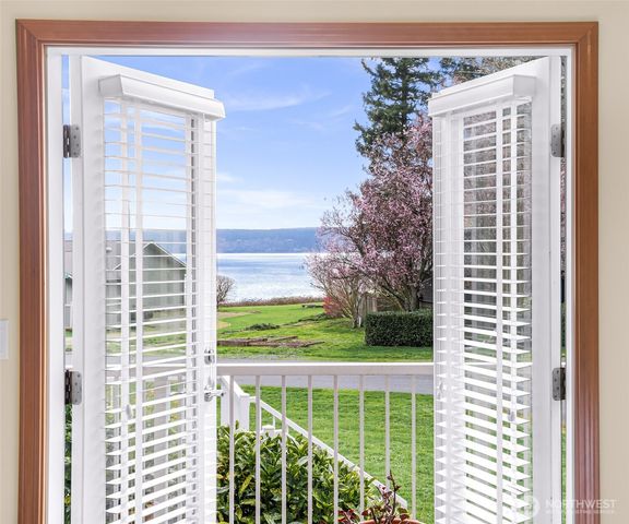 3425 Rose Lane, Camano Island, WA 98282