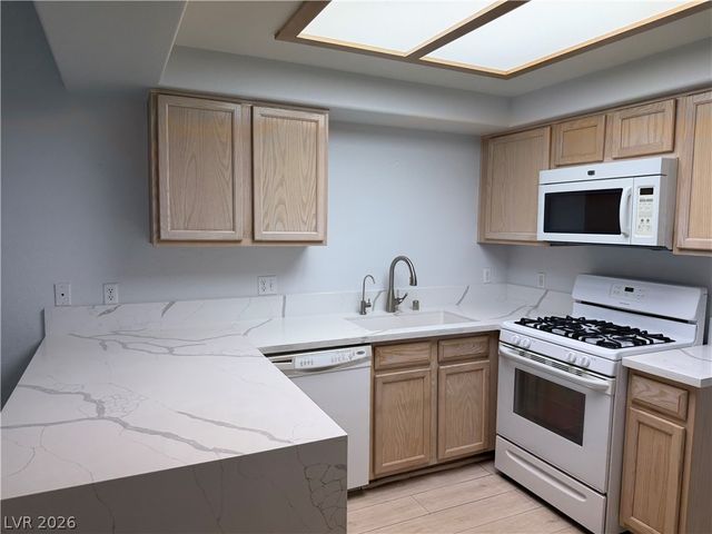 8420 White Eagle Avenue 104, Las Vegas, NV 89145