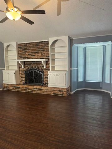 2312 NE Village Dr, Lawton, OK 73505