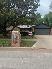 2312 NE Village Dr, Lawton, OK 73505