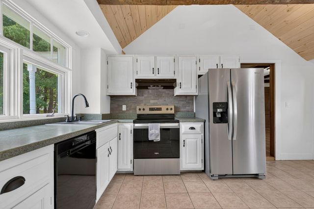 621 Bradford Road, Newport, NH 03773