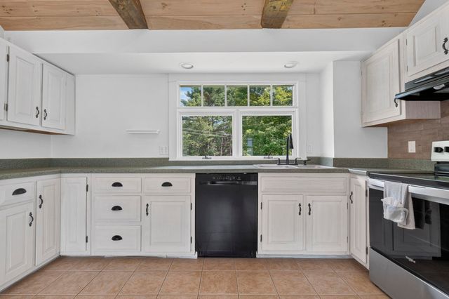 621 Bradford Road, Newport, NH 03773